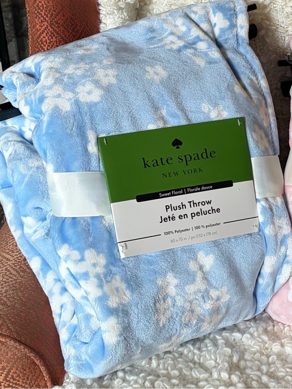 NWT kate spade plush throw in Sweet Floral choose blue or pink - Picture 3 of 7